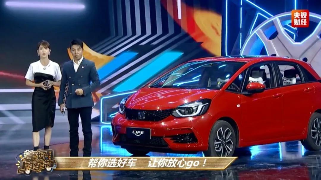 央視直播，名嘴主持竟現(xiàn)場“帶貨”？！